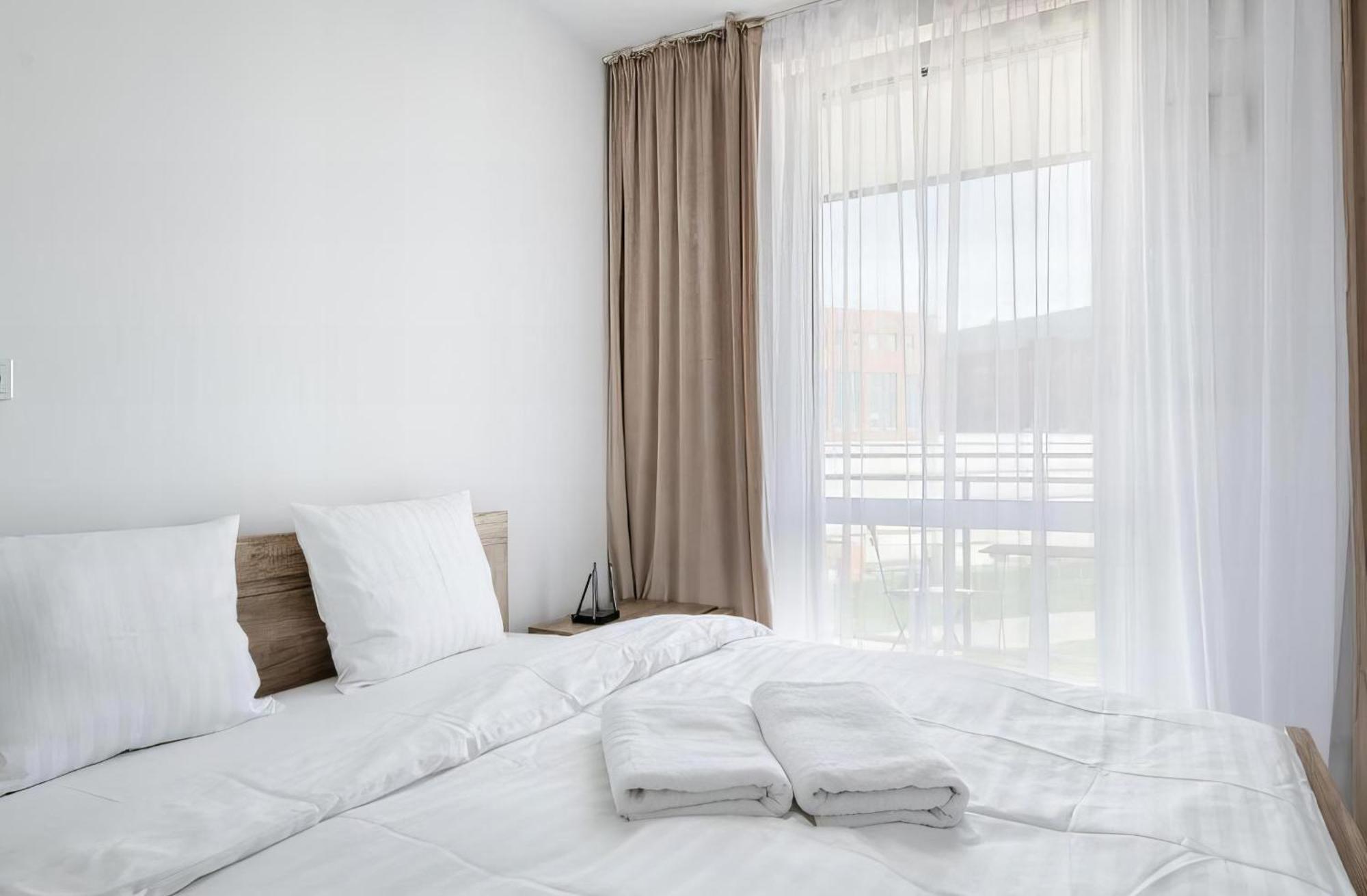 Mlambert - Aparthotel Варшава Екстериор снимка